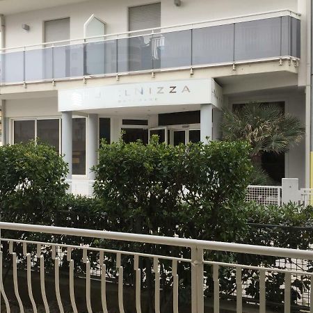 Piccolo Moderno Appartamento Sulla Spiaggia In Centro リド・ディ・イエゾロ エクステリア 写真